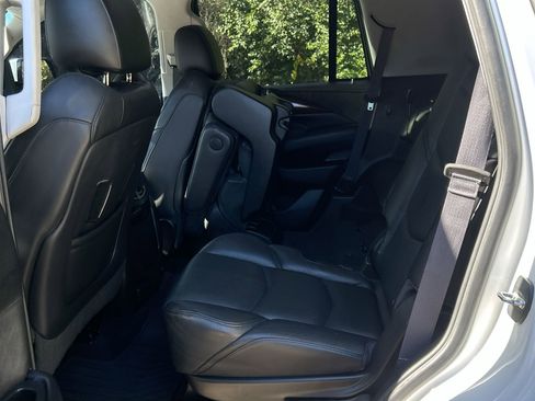 Used 2017 Cadillac Escalade Premium Luxury image 32