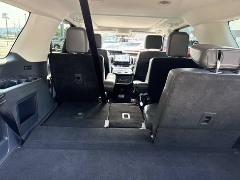 Used 2025 Ford Expedition Active AWD/4WD image 18