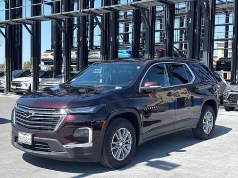 Used 2023 Chevrolet Traverse LT FWD image 1