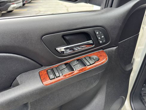 Used 2011 Chevrolet Avalanche LTZ AWD/4WD image 17