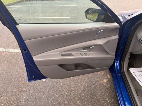 Certified 2023 Hyundai Elantra SEL FWD image 13