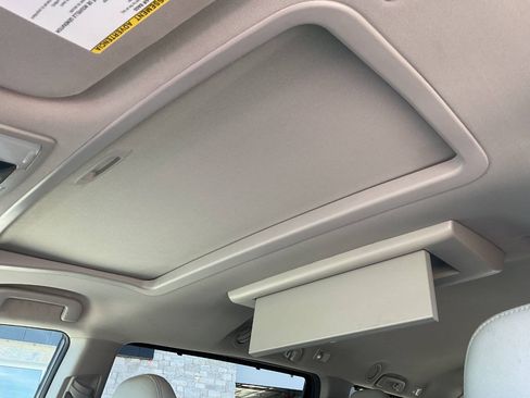 Used 2020 Toyota Sienna XLE Premium w/ Carpet Mat Package FWD image 29