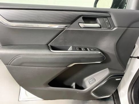 Used 2026 GMC Acadia Elevation w/ Elevation Premium Package AWD/4WD image 32