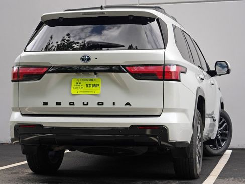 Used 2023 Toyota Sequoia Platinum AWD/4WD image 5