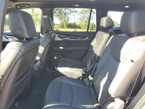 Used 2025 Cadillac XT6 Premium Luxury image 21