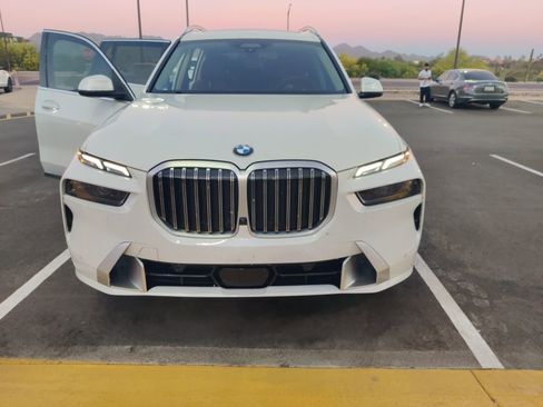 Used 2023 BMW X7 xDrive40i w/ Premium Package image 2