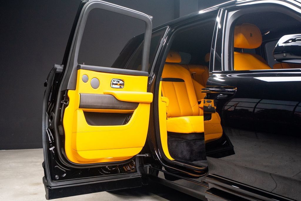 Used 2025 Rolls-Royce Cullinan AWD/4WD image 23