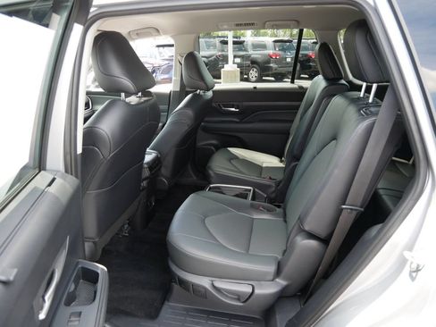 Certified 2025 Toyota Grand Highlander AWD image 11