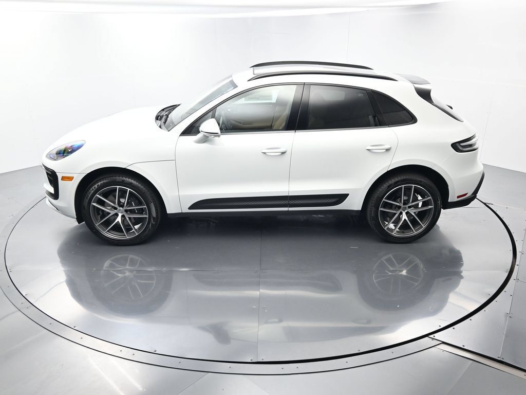 Certified 2026 Porsche Macan AWD/4WD image 35
