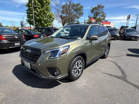 Used 2024 Subaru Forester Premium AWD/4WD image 1