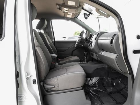 Used 2020 Nissan Frontier SV RWD image 32