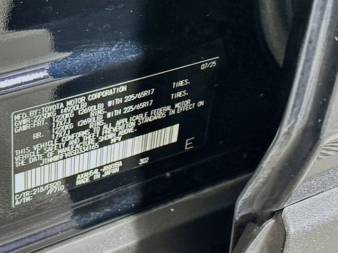 Certified 2025 Toyota RAV4 LE AWD/4WD image 31