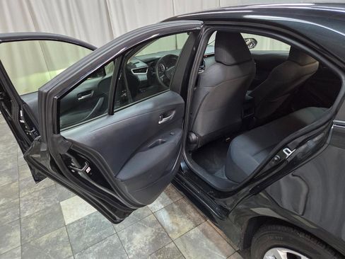 Used 2020 Toyota Corolla LE FWD image 12