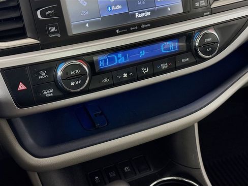 Certified 2018 Toyota Highlander Limited Platinum image 14