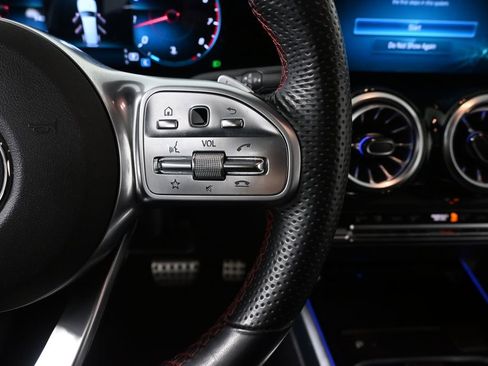 Used 2022 Mercedes-Benz GLB 250 image 11