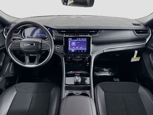 New 2025 Jeep Grand Cherokee L Laredo image 28