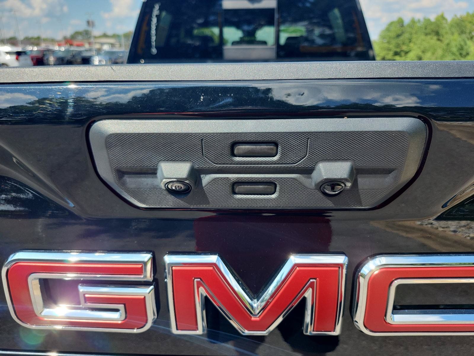 Used 2025 GMC Sierra 2500 AT4 w/ AT4 Premium Plus Package AWD/4WD image 13