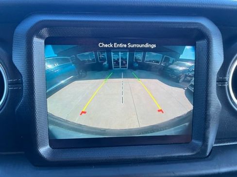 Used 2020 Jeep Wrangler Unlimited Sahara w/ Dual Top Group AWD/4WD image 25