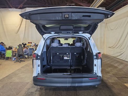 Used 2021 Toyota Sienna LE FWD image 19