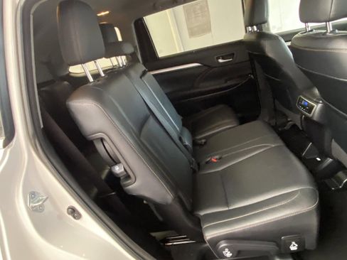 Used 2016 Toyota Highlander XLE w/ Protection Package #3 AWD/4WD image 11