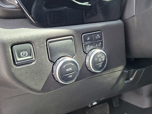 Used 2025 GMC Sierra 1500 SLT image 10