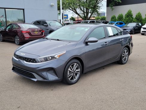 Used 2023 Kia Forte LXS FWD image 2