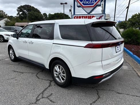 Used 2023 Kia Carnival LX image 4