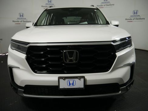 Used 2025 Honda Pilot Elite image 2