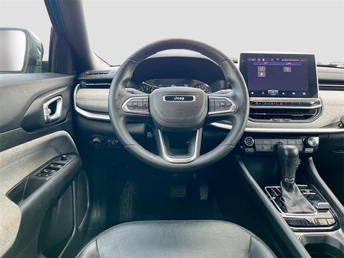 Used 2023 Jeep Compass Latitude image 25