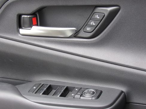 Certified 2026 Toyota Prius Plug-In Hybrid FWD image 35