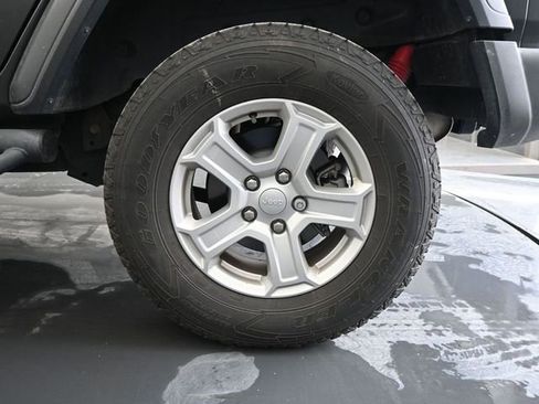 Used 2018 Jeep Wrangler Unlimited Sport S image 14