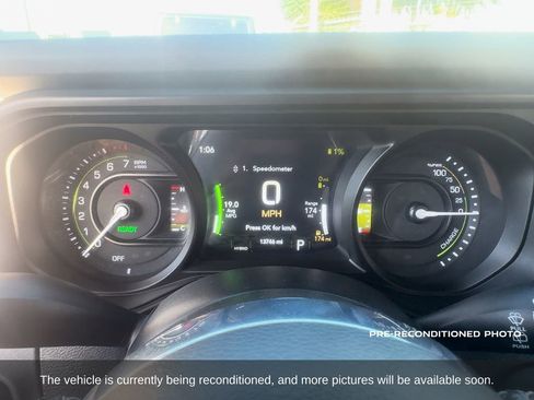 Used 2025 Jeep Wrangler Unlimited Sahara AWD/4WD image 16
