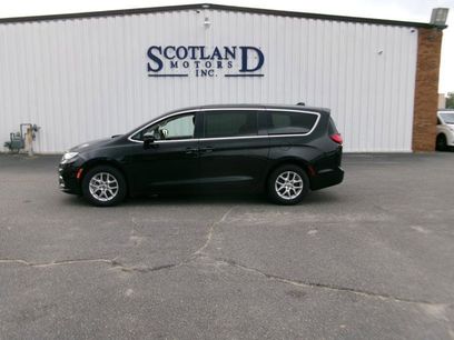 Used 2023 Chrysler Pacifica Touring-L