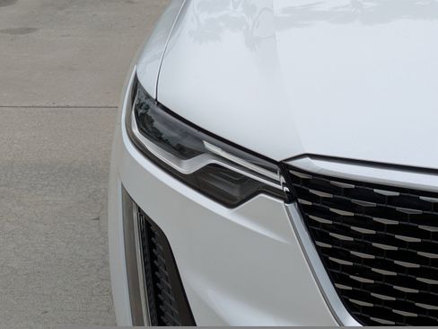 Used 2023 Cadillac XT6 Premium Luxury w/ Technology Package image 7