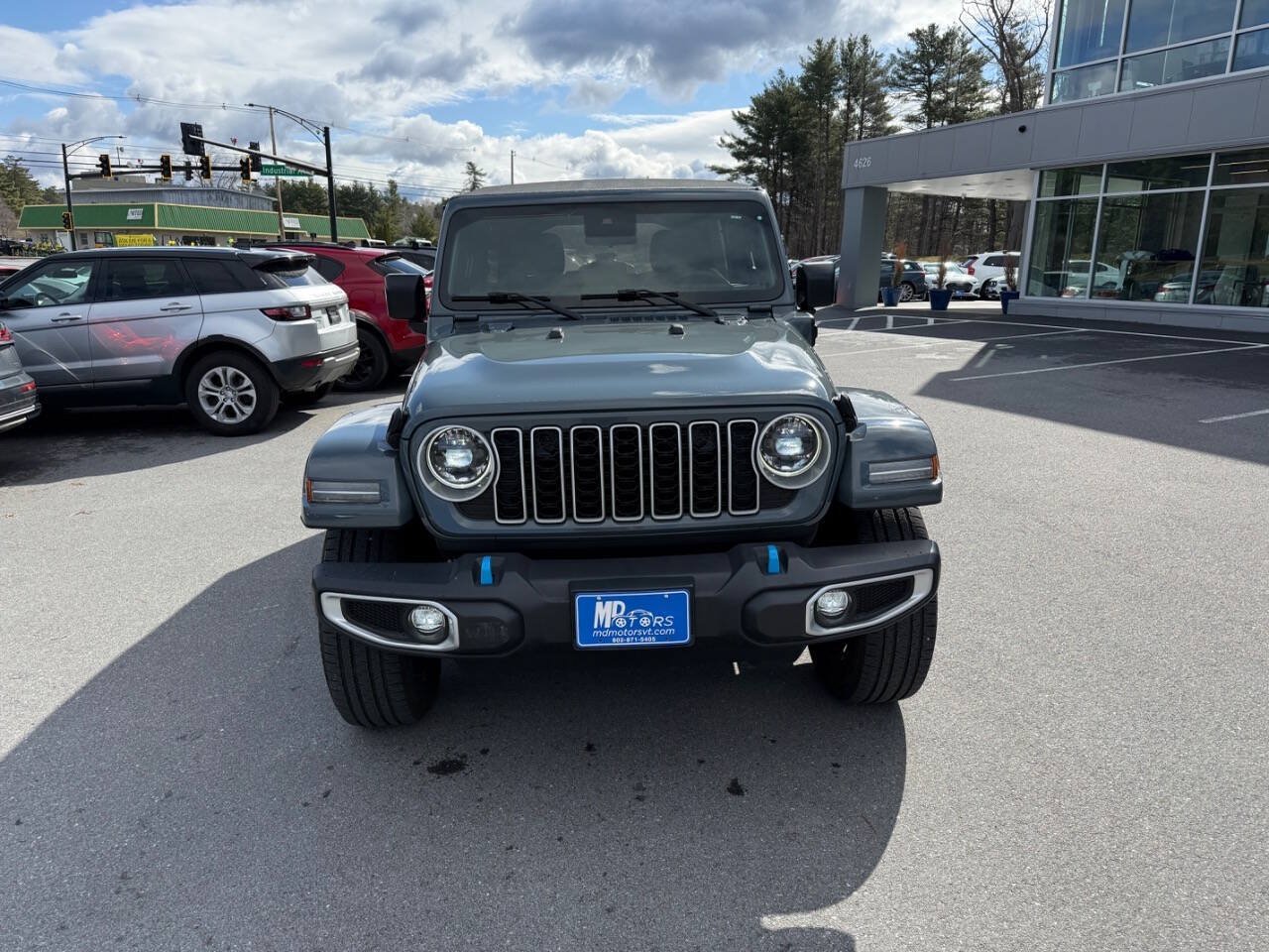 Used 2024 Jeep Wrangler Unlimited Sahara AWD/4WD image 3