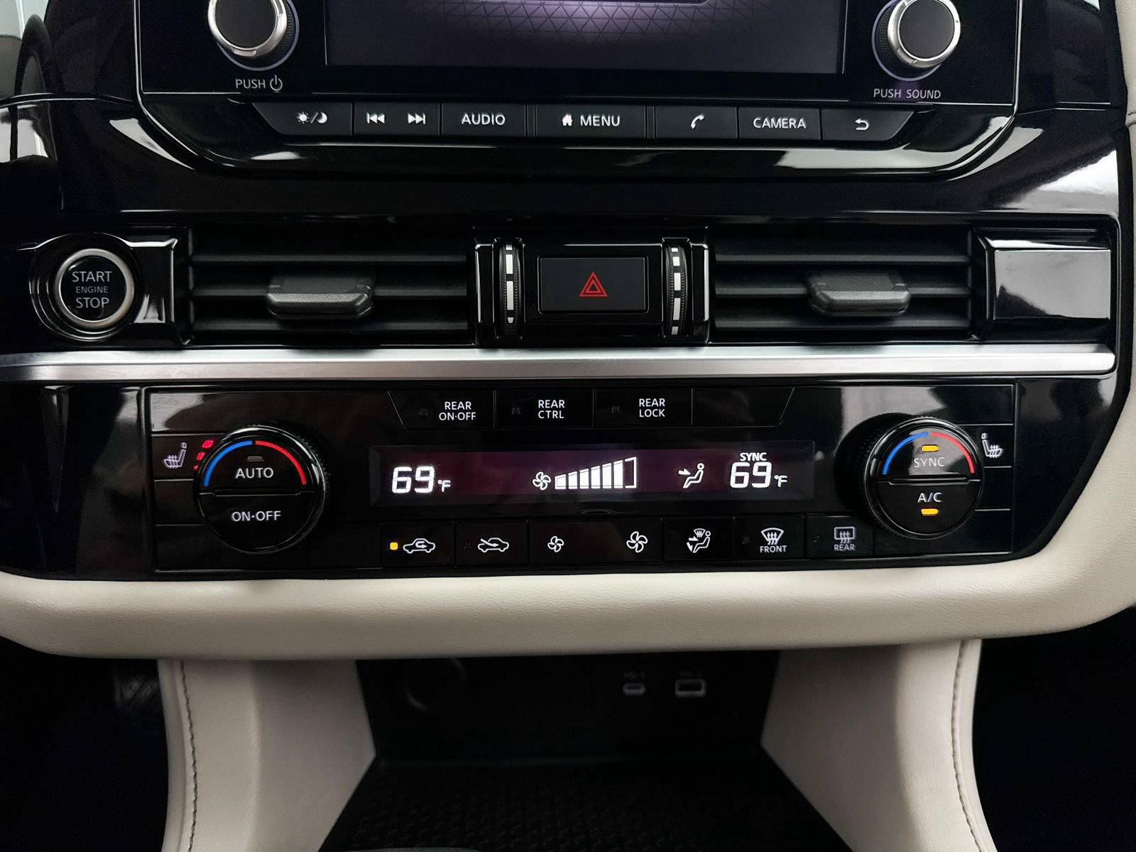 Used 2022 Nissan Pathfinder SV FWD image 22