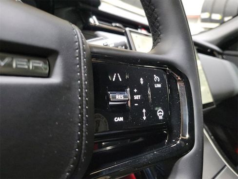 New 2025 Land Rover Range Rover Velar Dynamic SE image 16