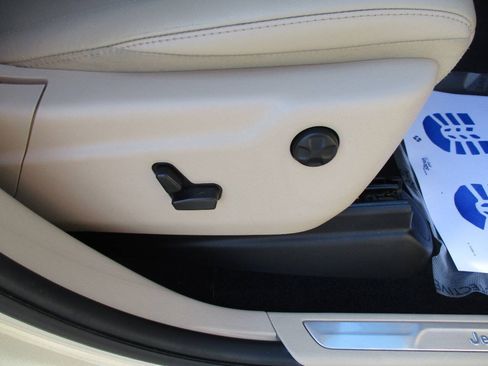 Used 2014 Jeep Grand Cherokee Limited RWD image 31