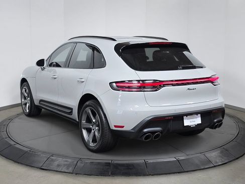 Certified 2023 Porsche Macan AWD/4WD image 3