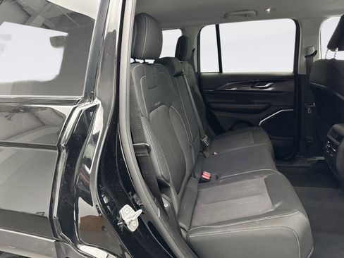 Used 2022 Jeep Grand Cherokee Laredo w/ Luxury Tech Group I image 18