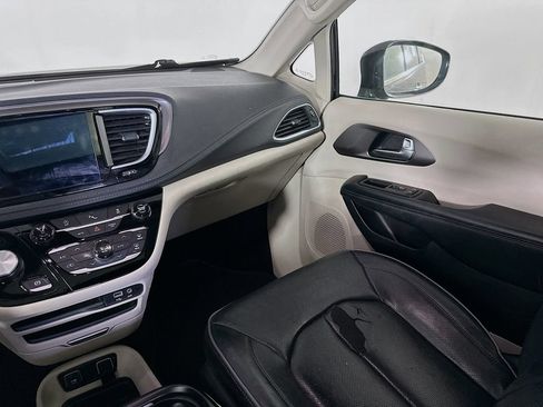 Used 2019 Chrysler Pacifica Limited FWD image 32