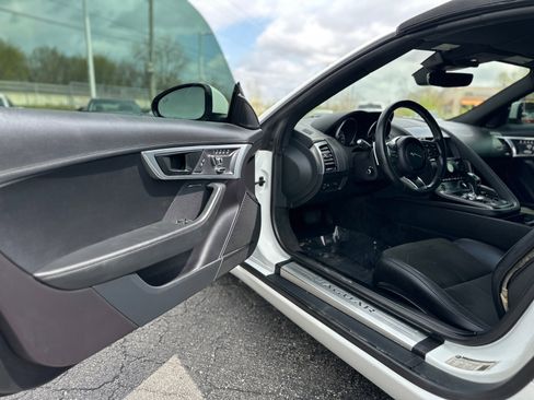 Used 2019 Jaguar F-TYPE Convertible image 11