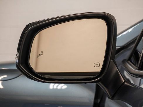 Used 2025 Toyota Corolla Cross LE image 38