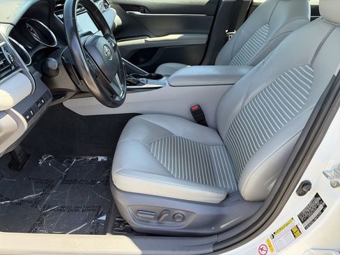 Used 2018 Toyota Camry SE w/ Moonroof Package FWD image 20