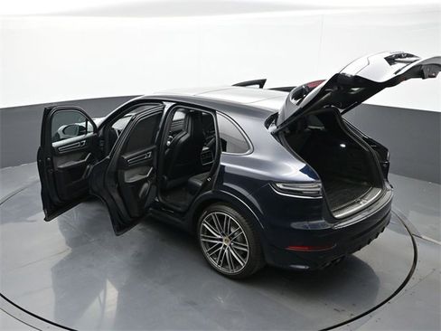 Used 2021 Porsche Cayenne GTS image 27