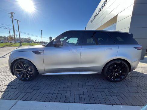 New 2026 Land Rover Range Rover Sport Dynamic SE AWD/4WD image 4