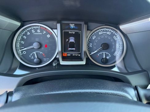 Used 2021 Toyota Tacoma SR5 AWD/4WD image 17