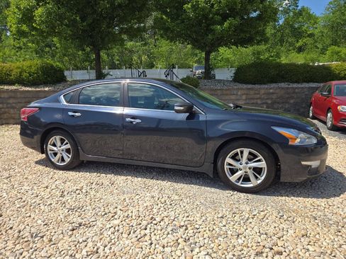 Used 2013 Nissan Altima 2.5 SL w/ Technology Pkg FWD image 7
