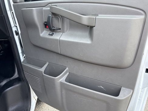 Used 2019 Chevrolet Express 2500 image 28