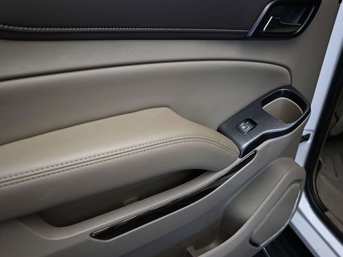 Used 2020 GMC Yukon XL SLT w/ Premium Edition image 15